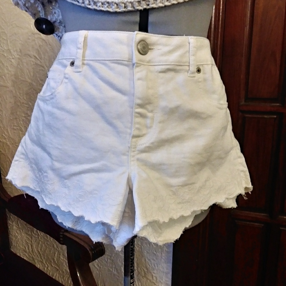 American Eagle white stretch shorts